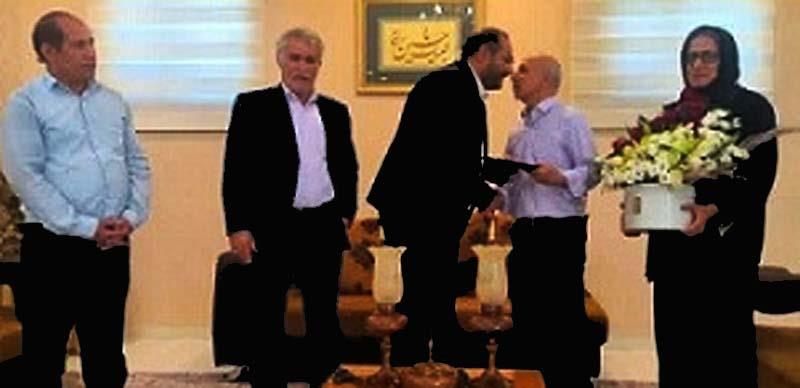 تجلیل از ۲نفر از بازنشستگان نمونه استان ایلام