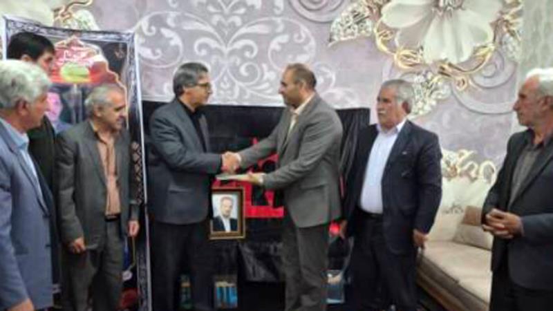 تجلیل از خانواده شهید جنگ رمضان در استان ایلام
