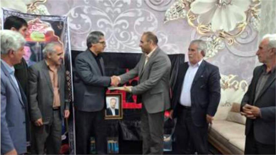 تجلیل از خانواده شهید جنگ رمضان در استان ایلام